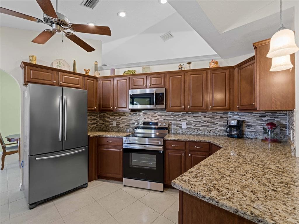 3370 DOVER DRIVE photo 4