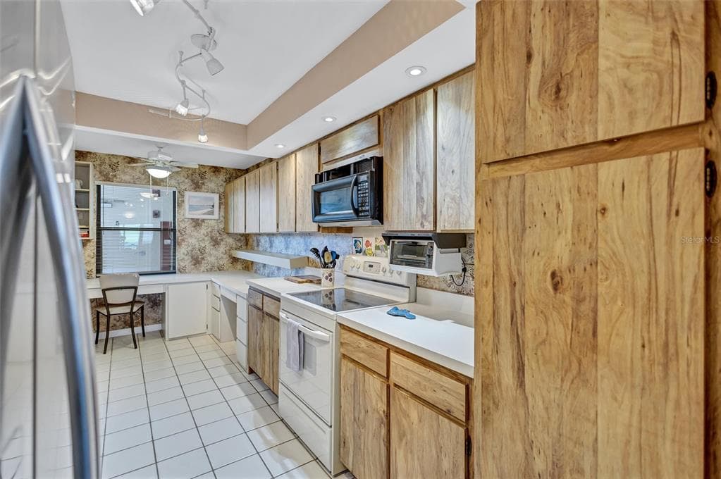420 BEACH ROAD 508 photo 23