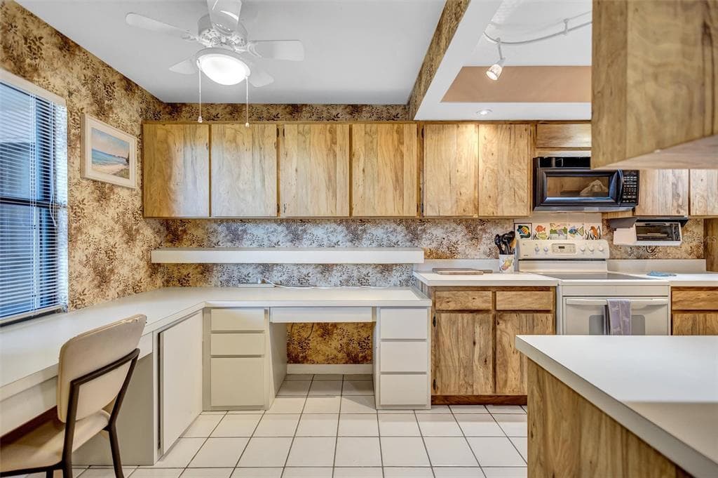 420 BEACH ROAD 508 photo 24