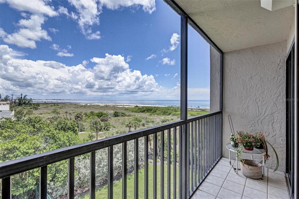420 BEACH ROAD 508 photo 15