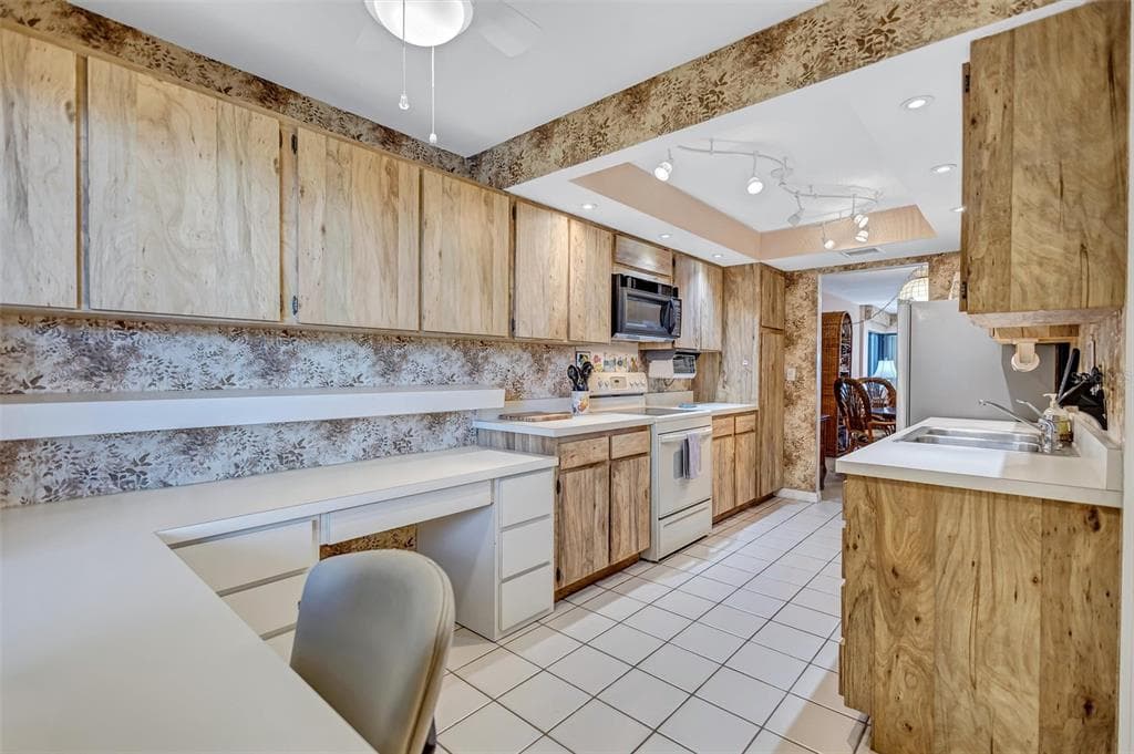 420 BEACH ROAD 508 photo 25