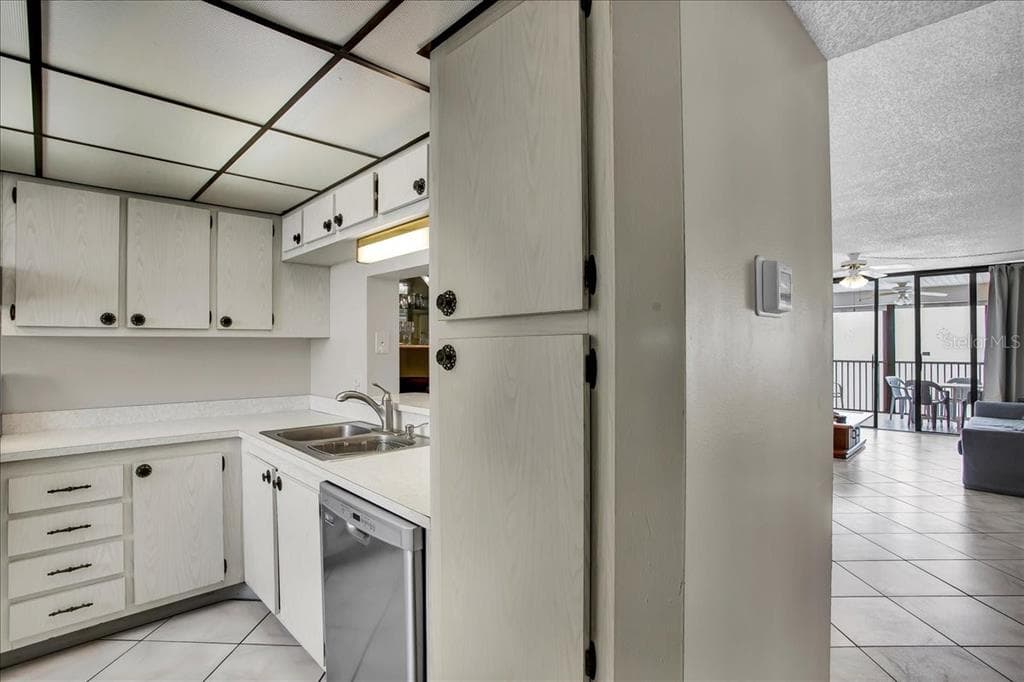15462 GULF BOULEVARD 903 photo 17