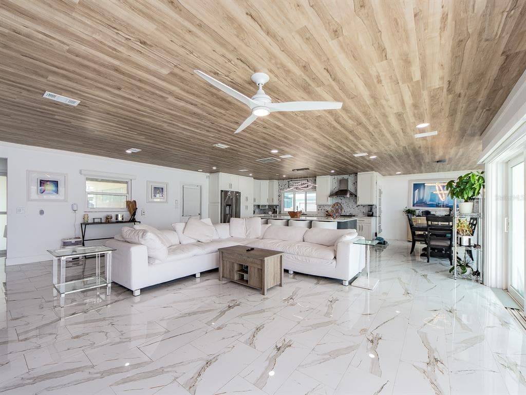 1826 VENETIAN POINT DRIVE photo 9