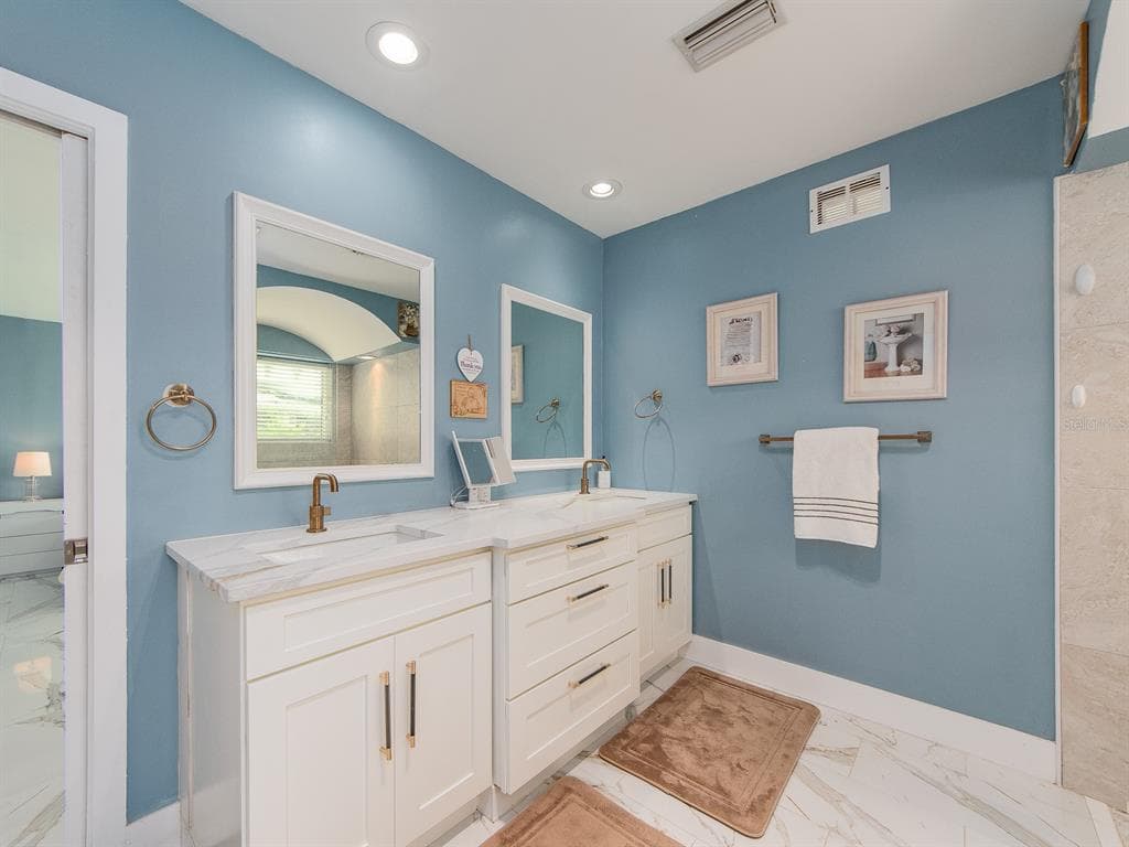 1826 VENETIAN POINT DRIVE photo 24