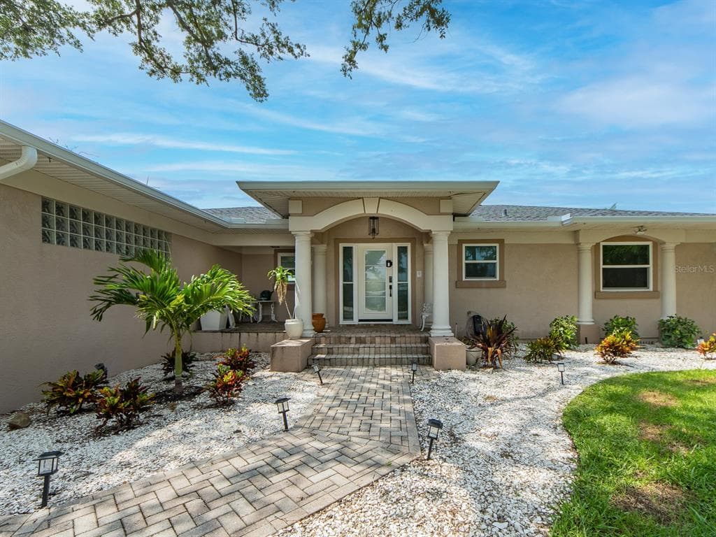 1826 VENETIAN POINT DRIVE photo 4