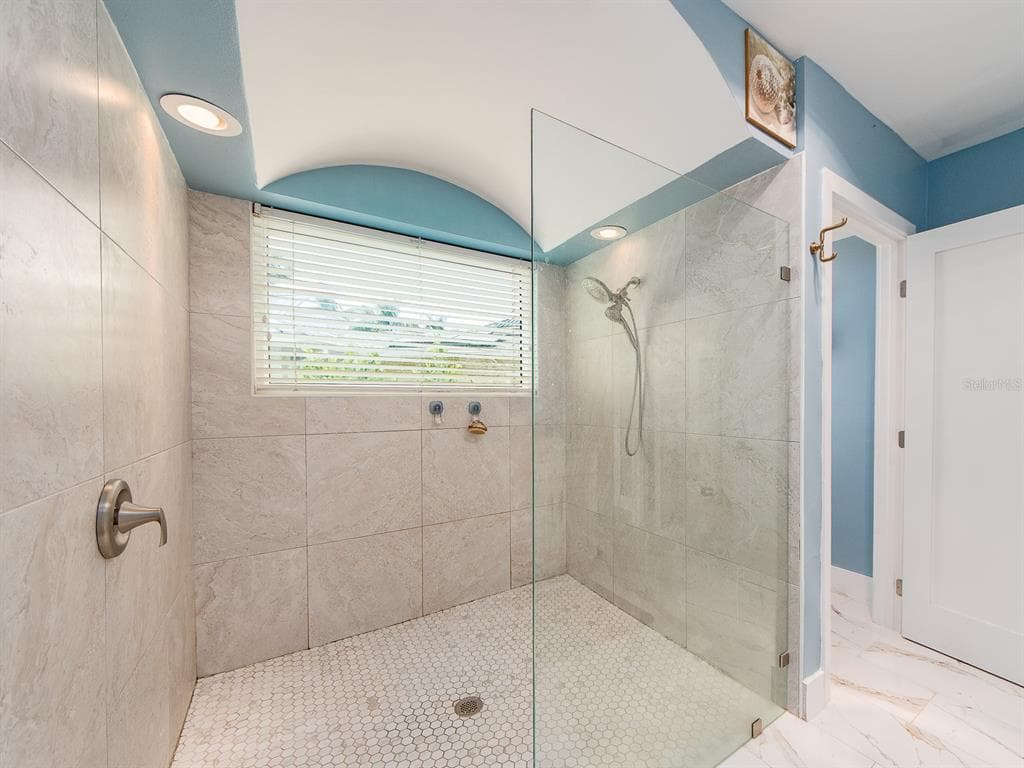 1826 VENETIAN POINT DRIVE photo 25