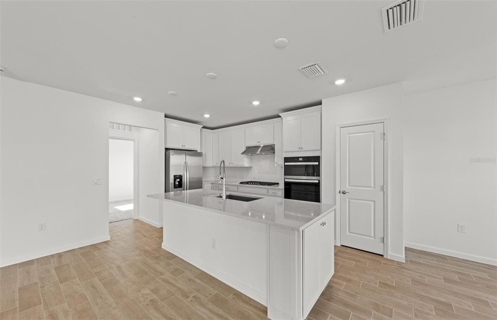 759 BALLEBY TRAIL photo 9