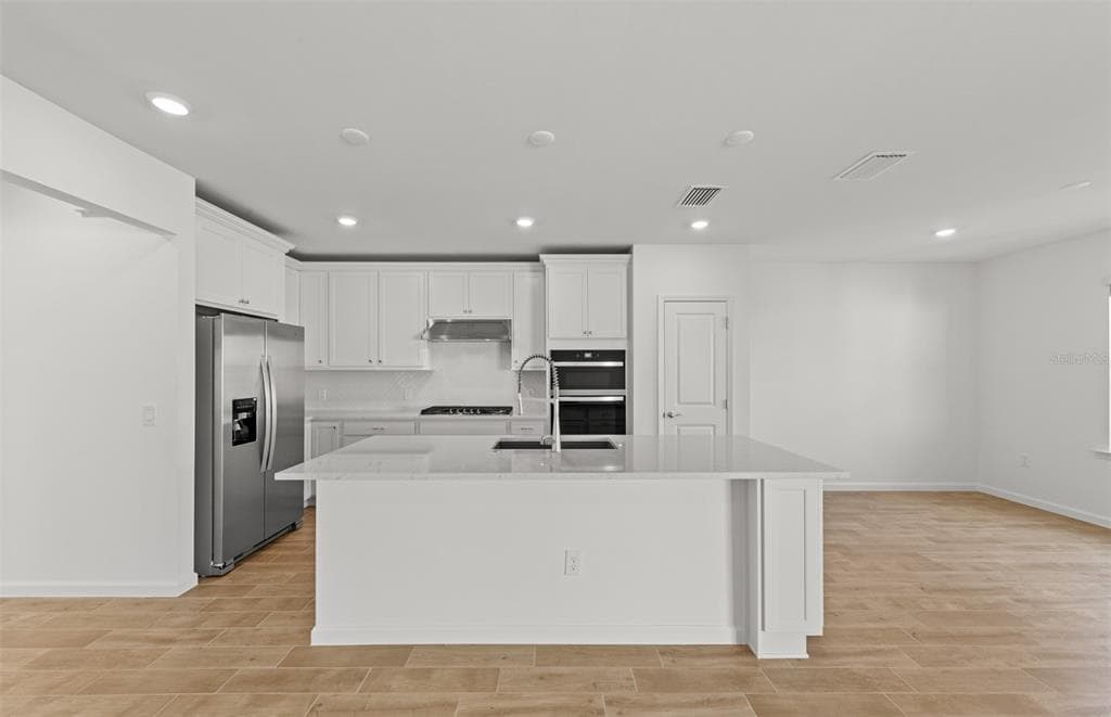 759 BALLEBY TRAIL photo 8