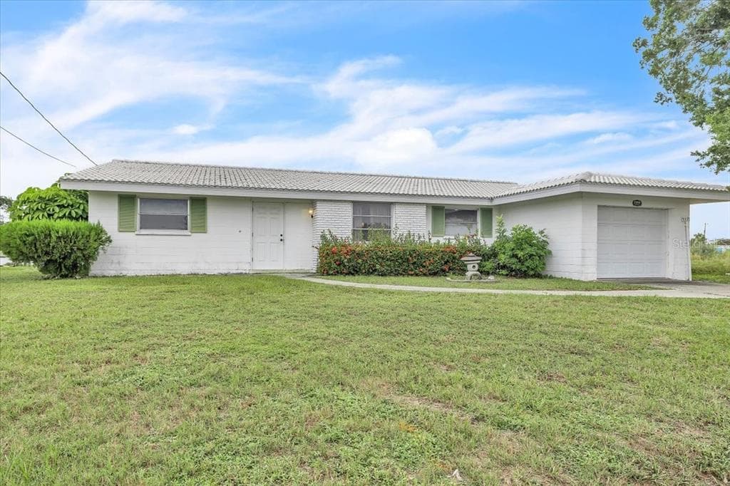 3395 PINETREE STREET photo 1