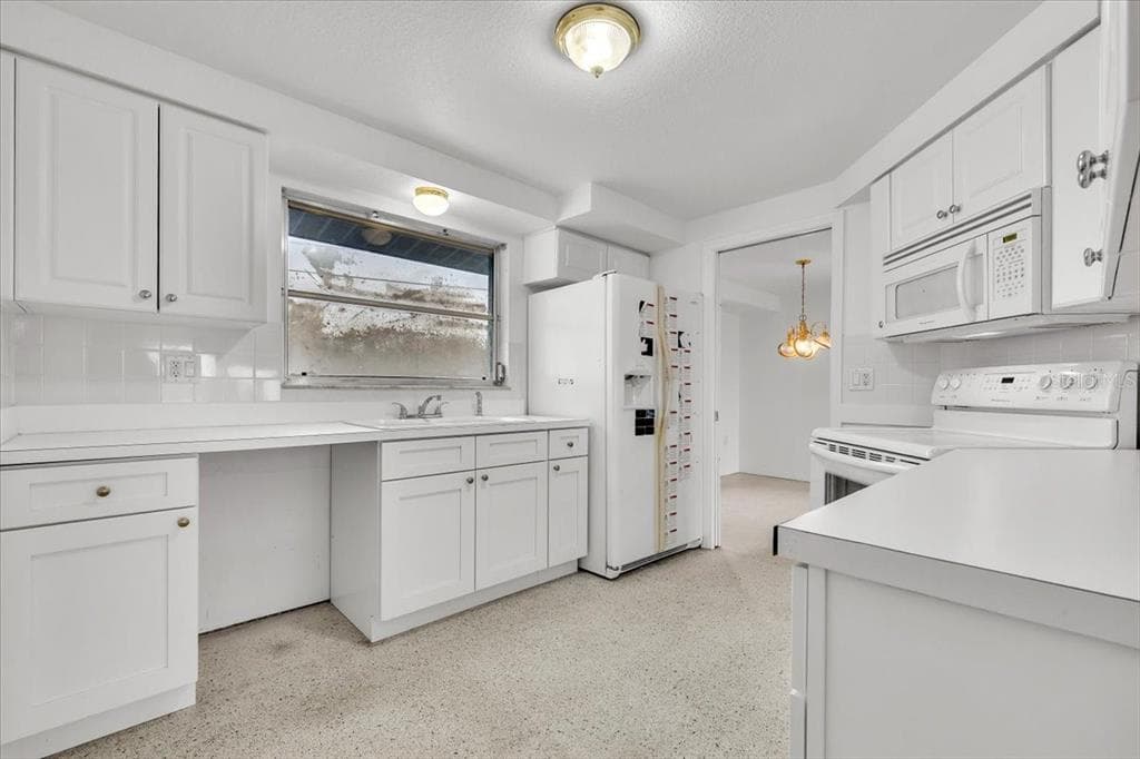 3395 PINETREE STREET photo 9