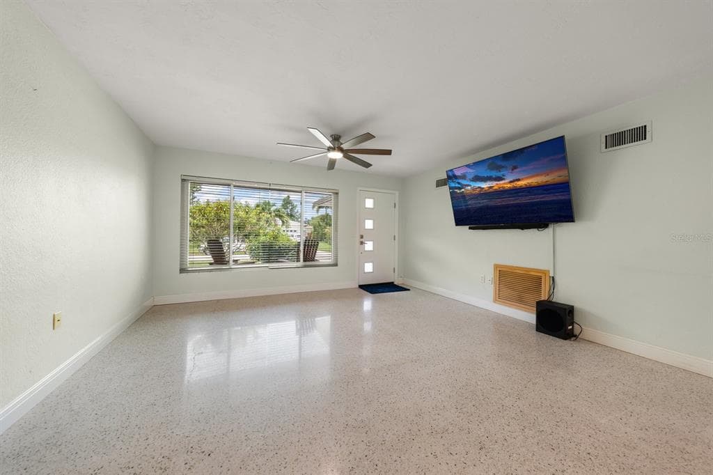 101 S NEPTUNE AVENUE photo 3