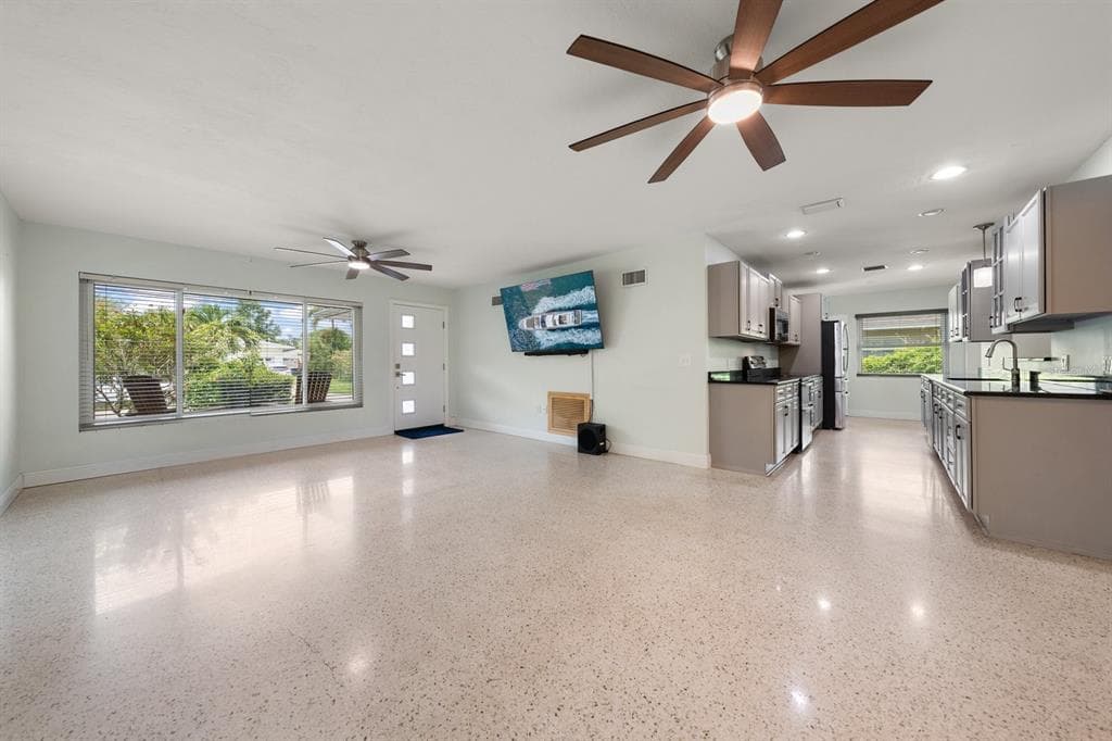 101 S NEPTUNE AVENUE photo 4