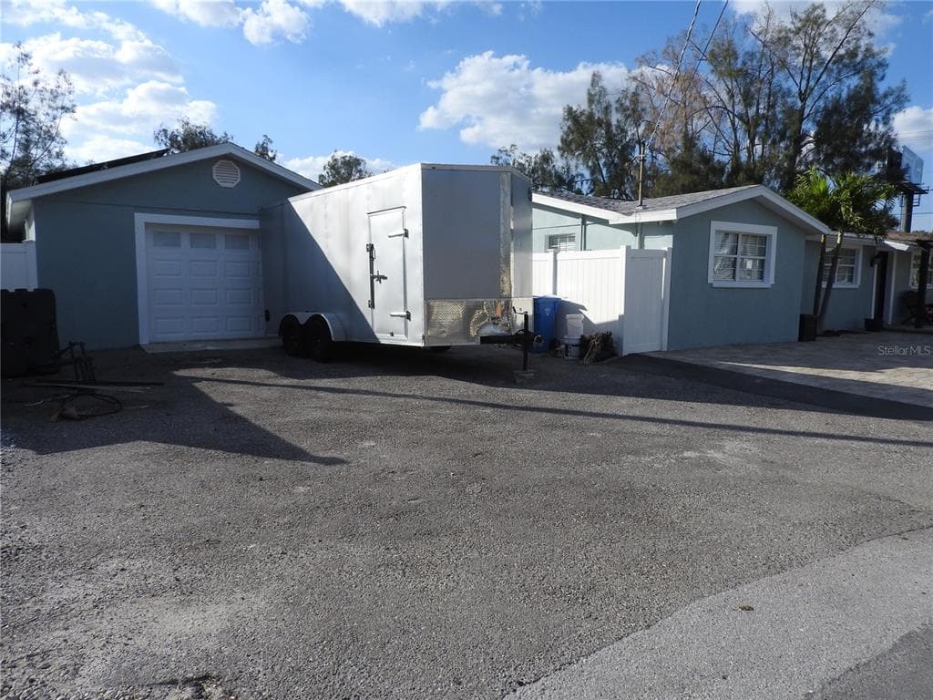 8822 ROCKY CREEK DRIVE photo 3