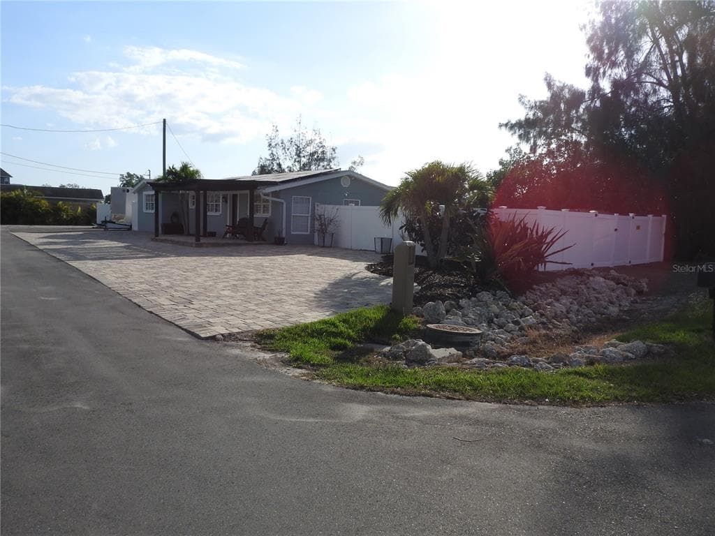 8822 ROCKY CREEK DRIVE photo 4