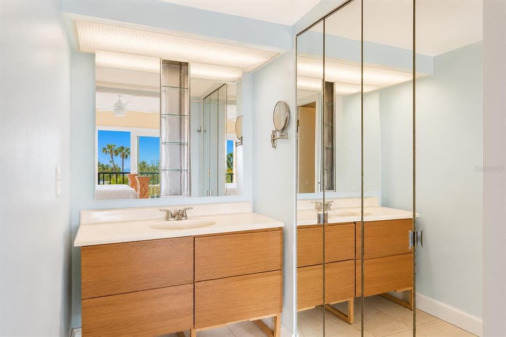 51 ISLAND WAY 311 photo 17