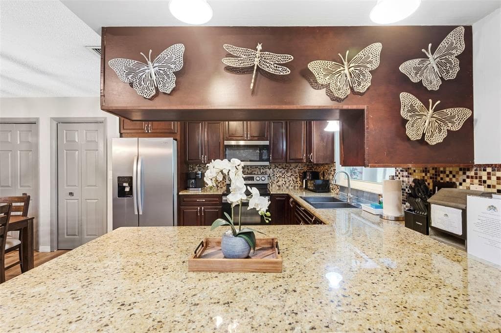 2460 BEACON GROVES BOULEVARD photo 16