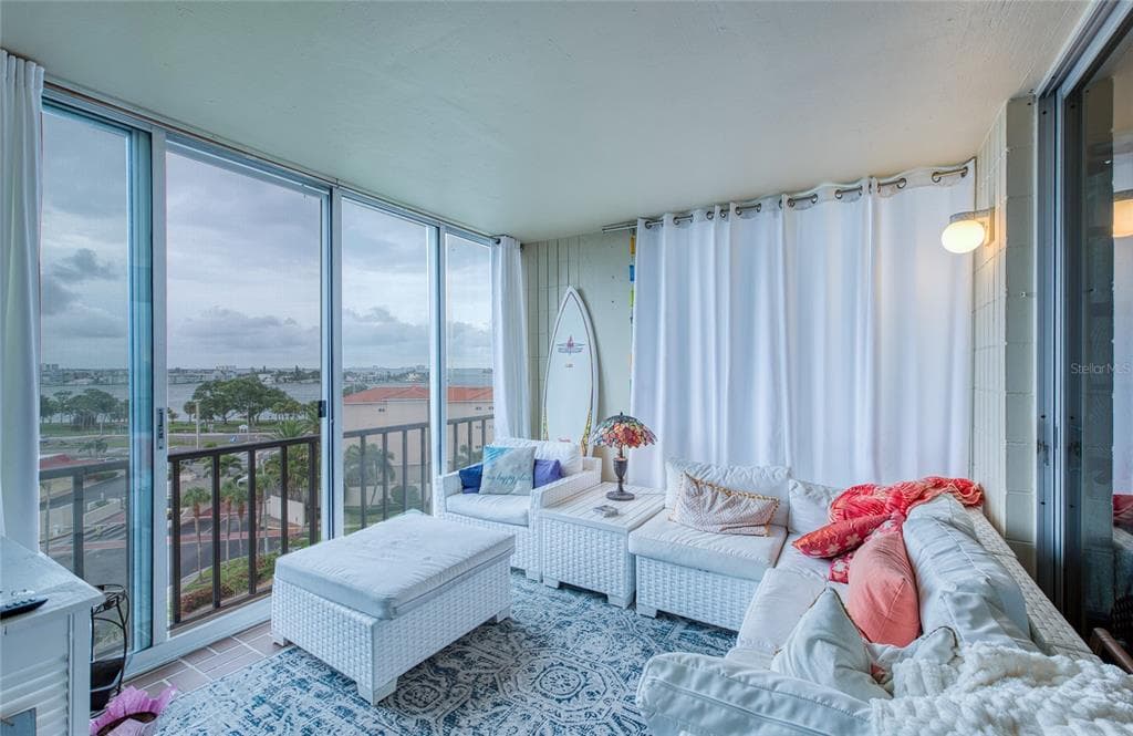 7400 SUN ISLAND DRIVE S 709 photo 22
