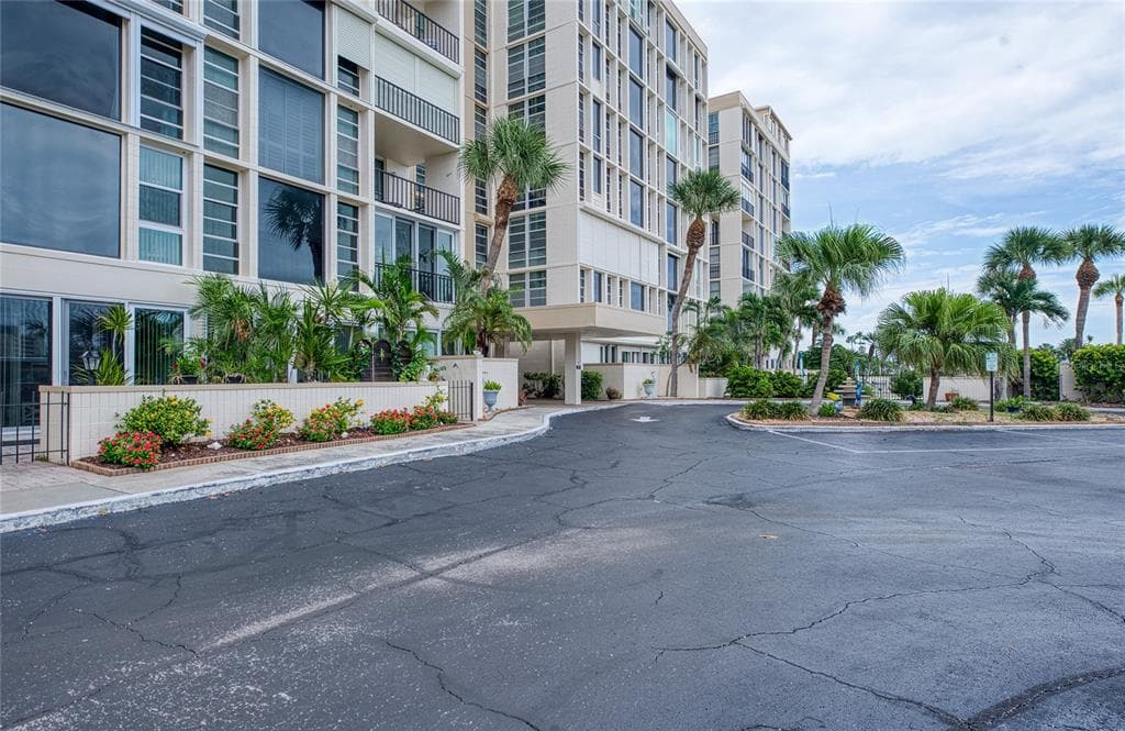 7400 SUN ISLAND DRIVE S 709 photo 3