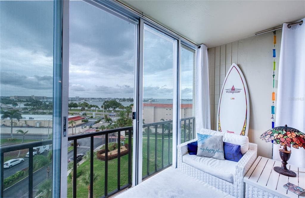 7400 SUN ISLAND DRIVE S 709 photo 24
