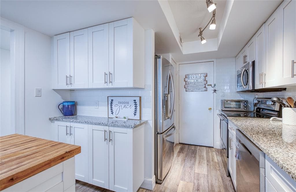 7400 SUN ISLAND DRIVE S 709 photo 11
