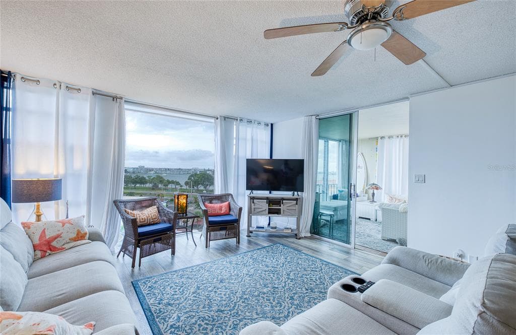 7400 SUN ISLAND DRIVE S 709 photo 19