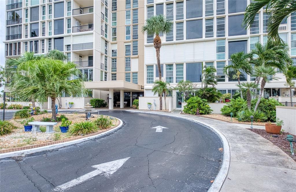 7400 SUN ISLAND DRIVE S 709 photo 4