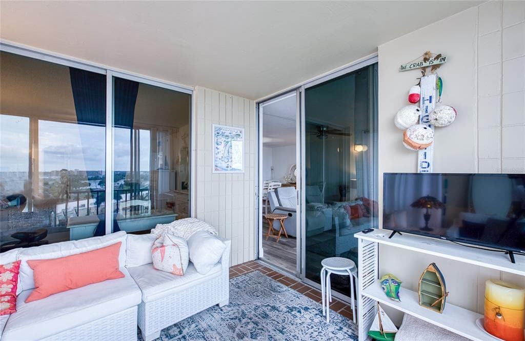 7400 SUN ISLAND DRIVE S 709 photo 25
