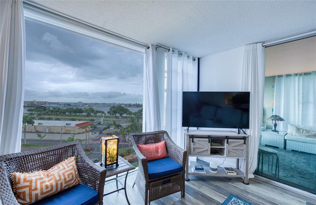 7400 SUN ISLAND DRIVE S 709 photo 21