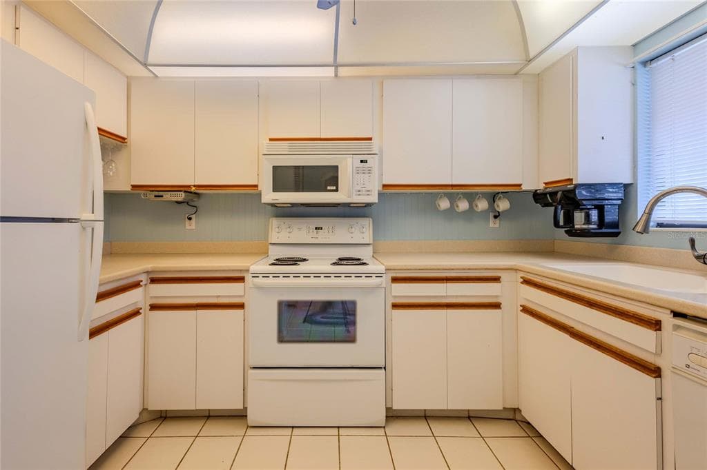 1640 STICKNEY POINT ROAD 201 photo 6