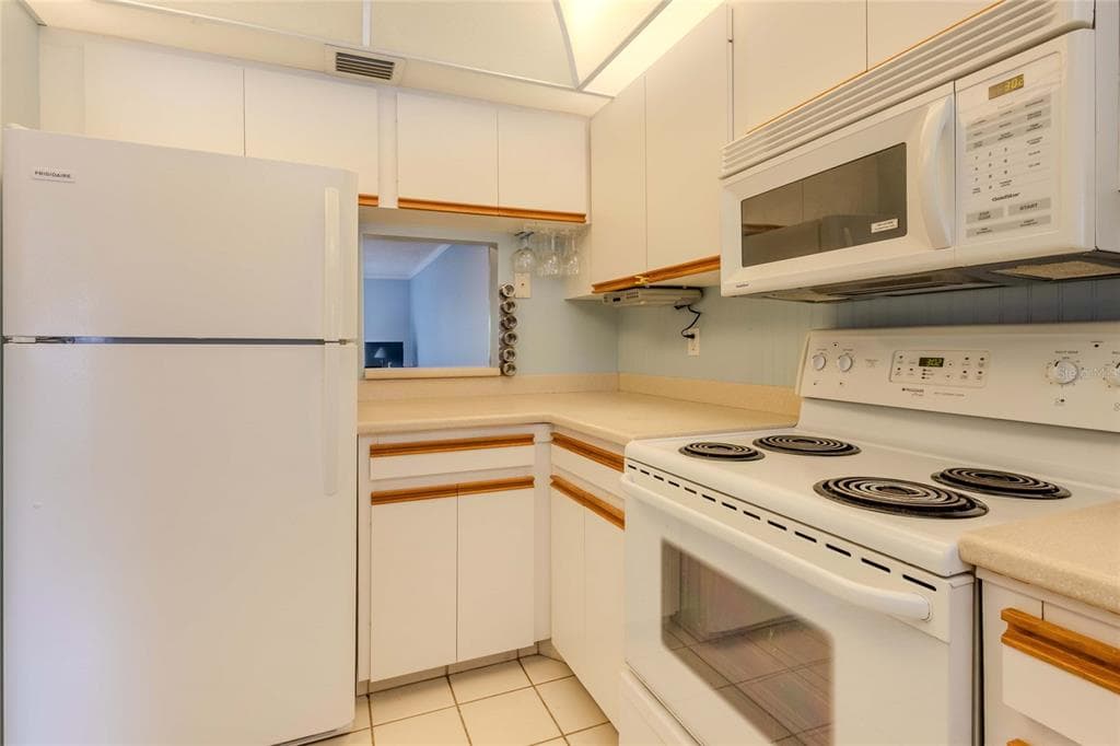 1640 STICKNEY POINT ROAD 201 photo 7