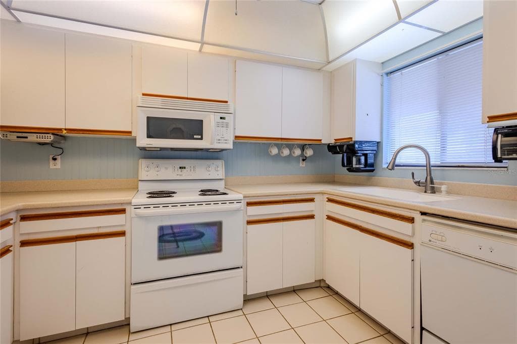 1640 STICKNEY POINT ROAD 201 photo 5