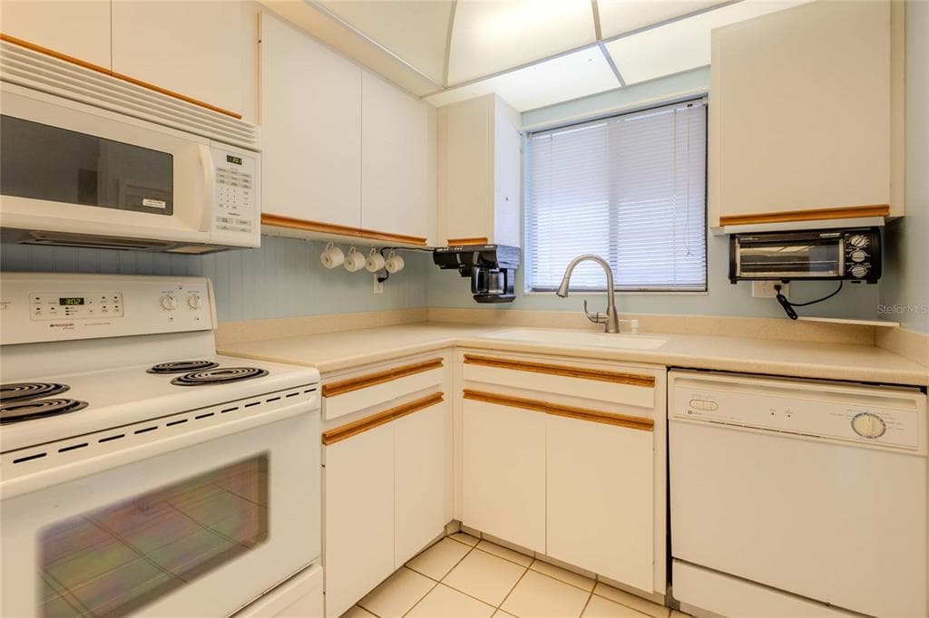 1640 STICKNEY POINT ROAD 201 photo 8