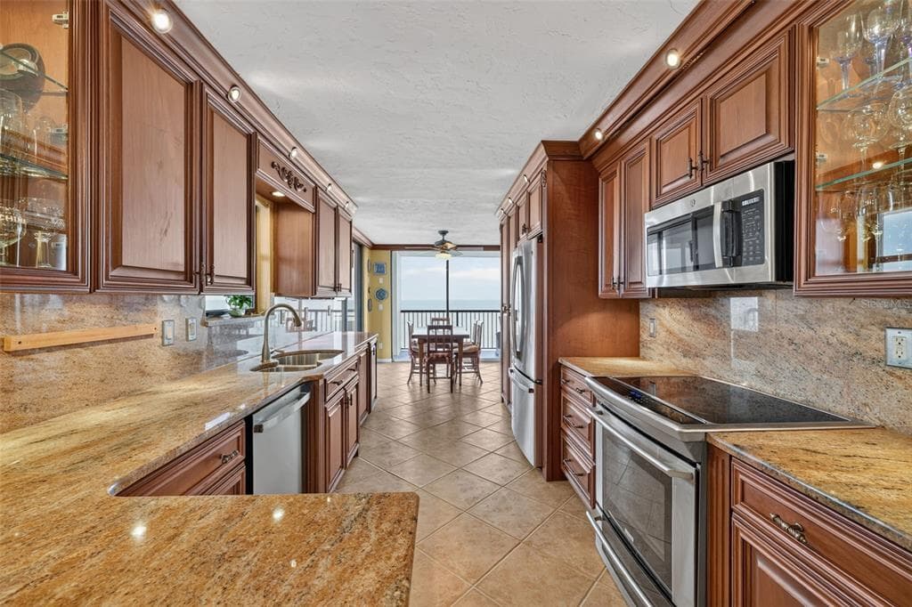 1600 GULF BOULEVARD 911 photo 13