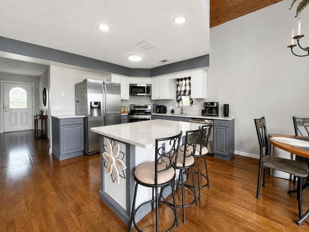 155 DANFORTH DR photo 4
