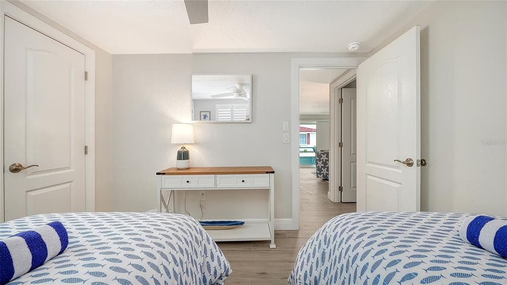 6154 MIDNIGHT PASS ROAD B5 photo 23