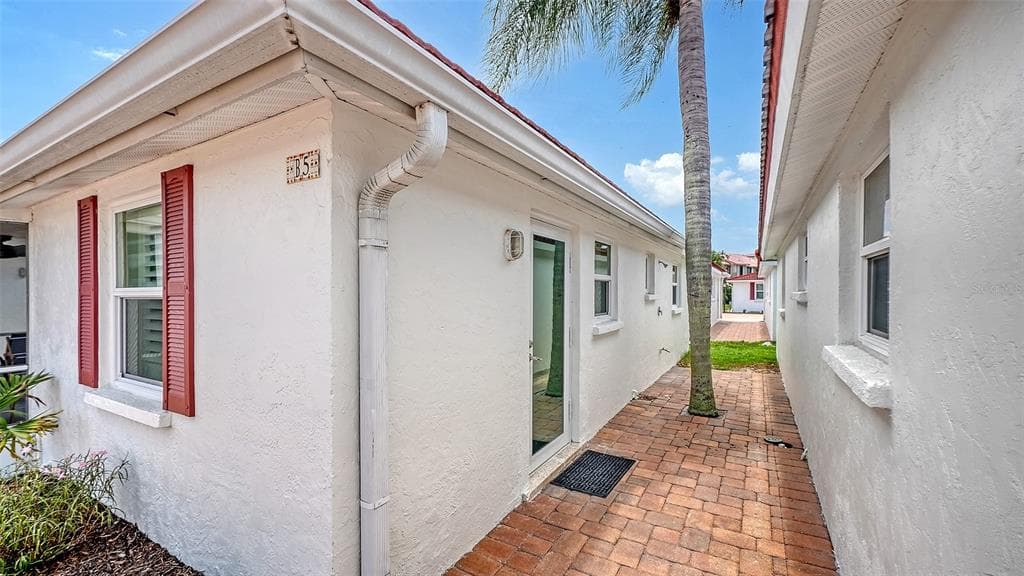6154 MIDNIGHT PASS ROAD B5 photo 5