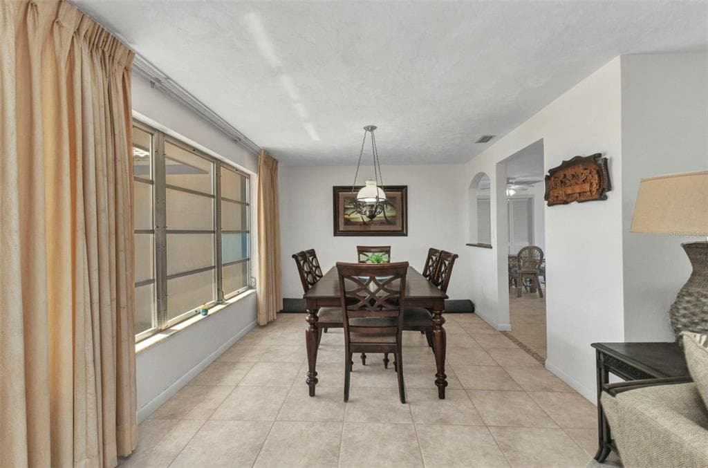 2350 W MARION AVENUE photo 23
