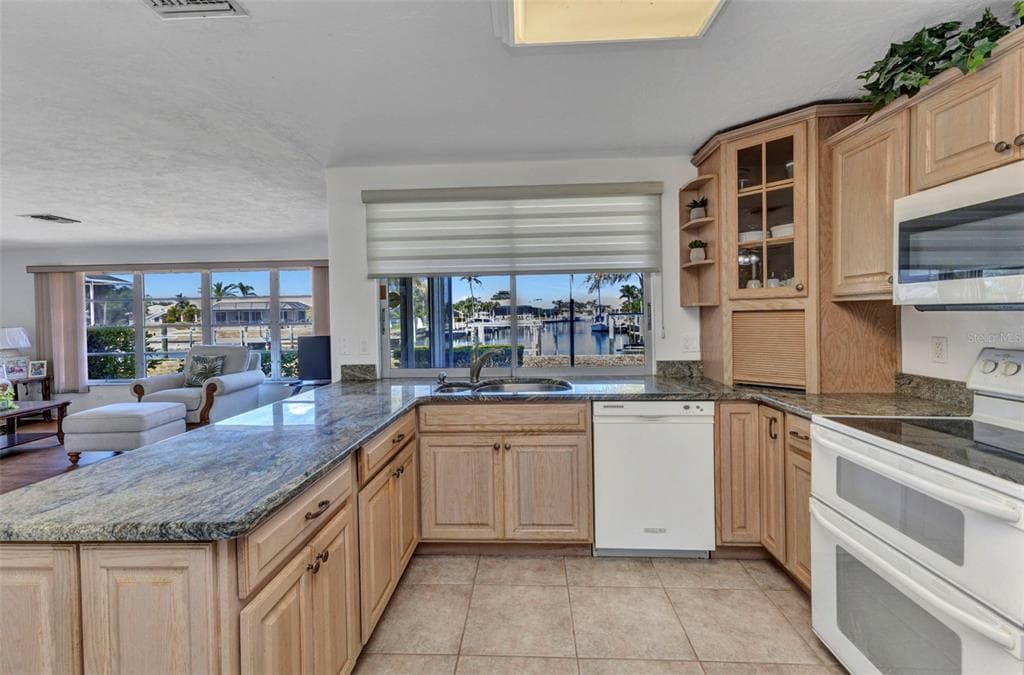 2350 W MARION AVENUE photo 24
