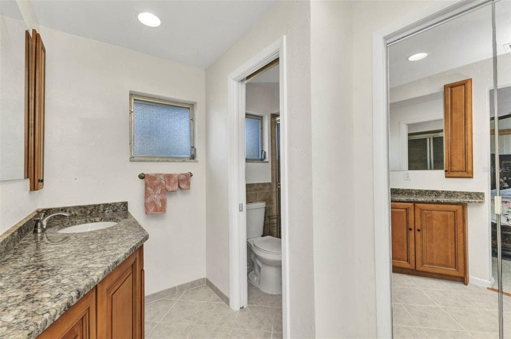 2350 W MARION AVENUE photo 19