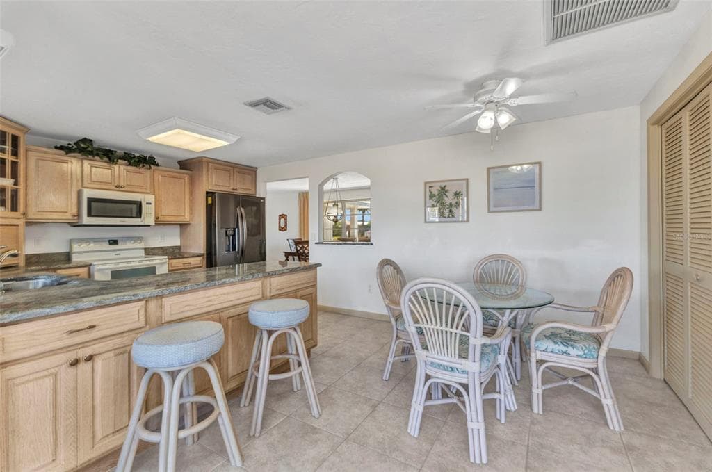2350 W MARION AVENUE photo 8
