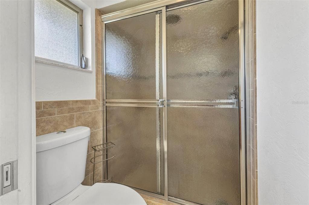 2350 W MARION AVENUE photo 21