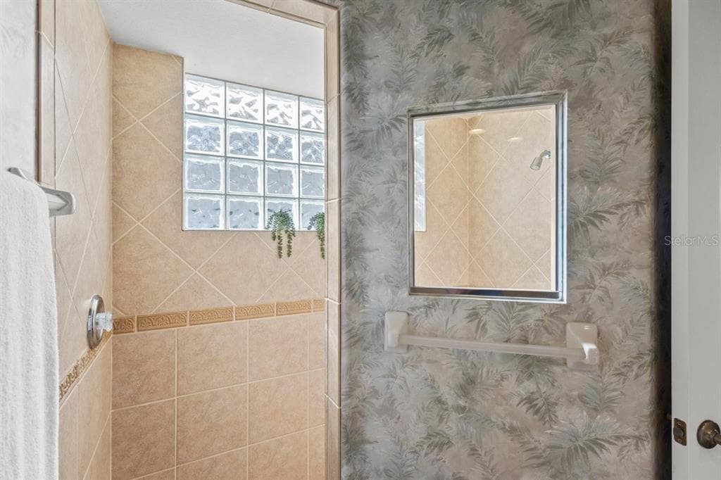 3927 WHISPERING OAKS DRIVE photo 24