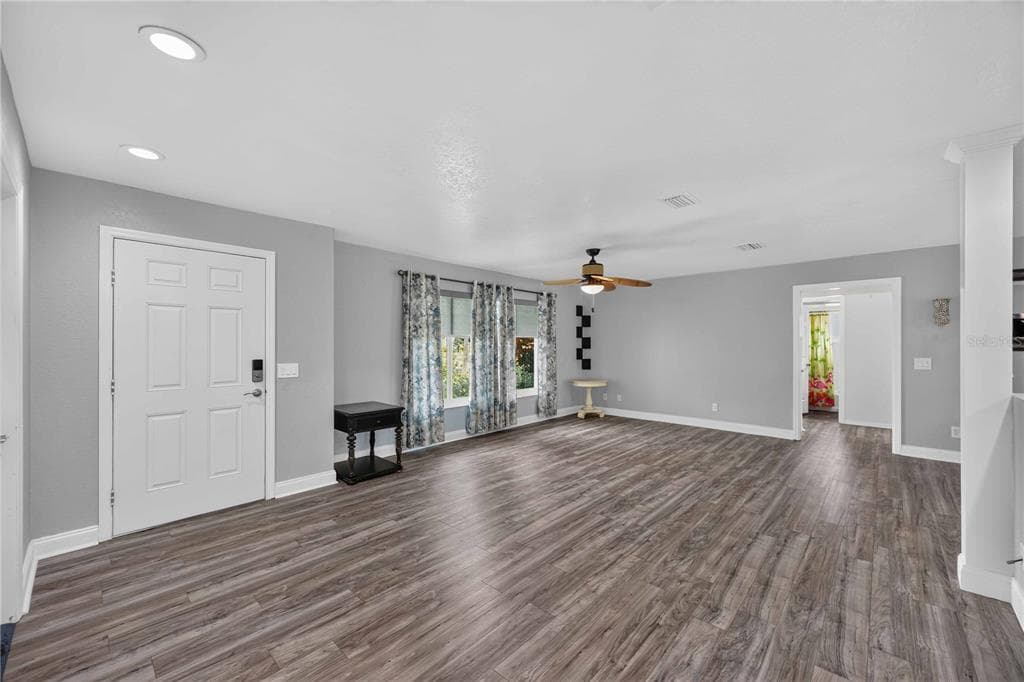310 STRASBURG DRIVE photo 3