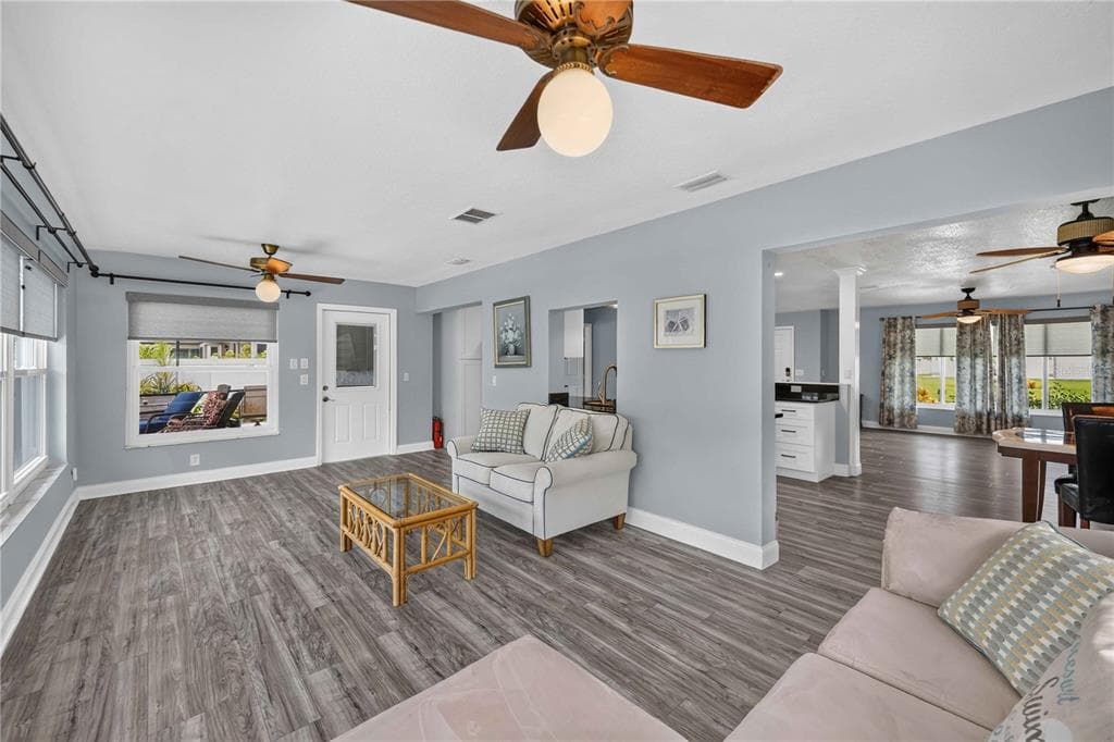 310 STRASBURG DRIVE photo 10