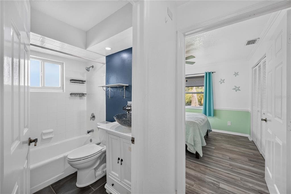310 STRASBURG DRIVE photo 18
