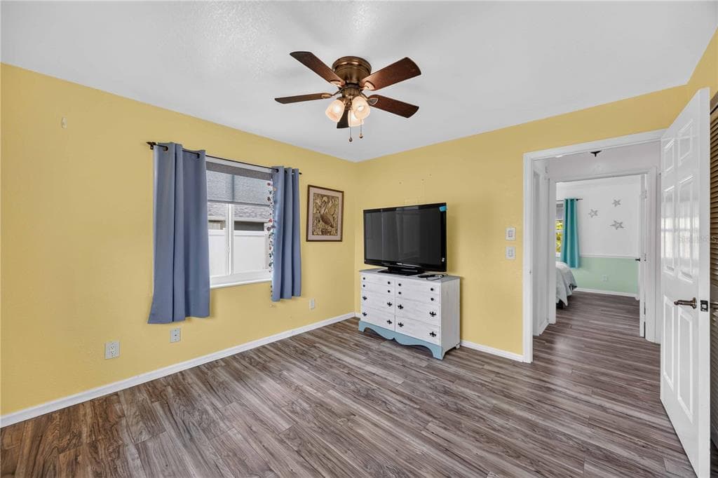 310 STRASBURG DRIVE photo 21