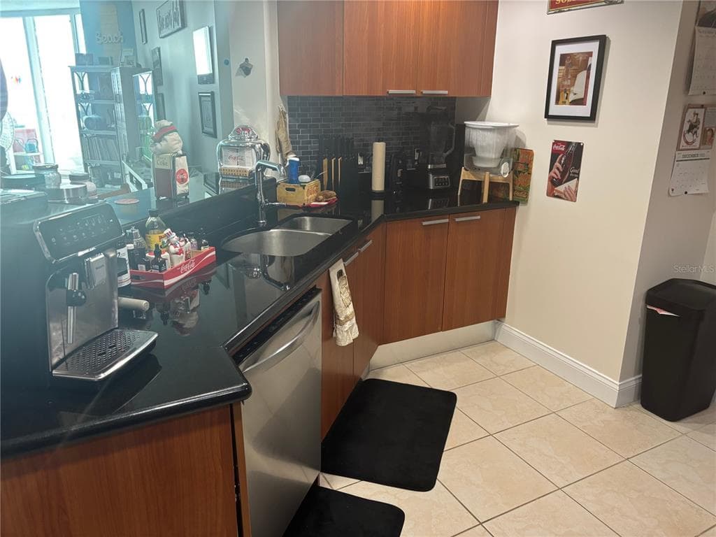 241 RIVERSIDE DRIVE 2308 photo 3