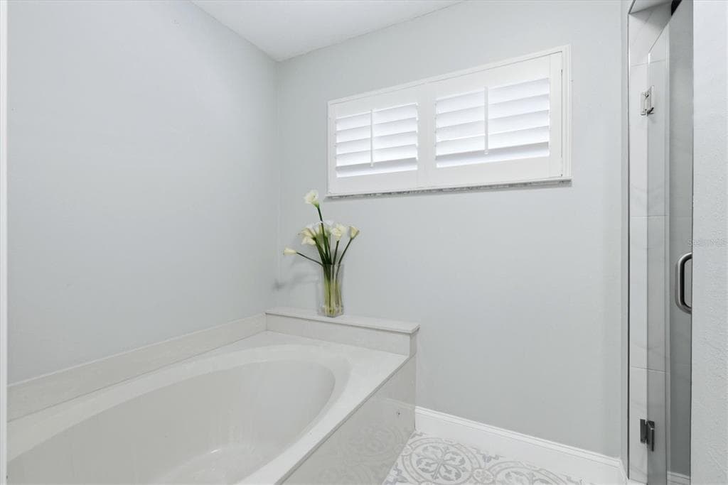 1649 MANOR ROAD photo 14
