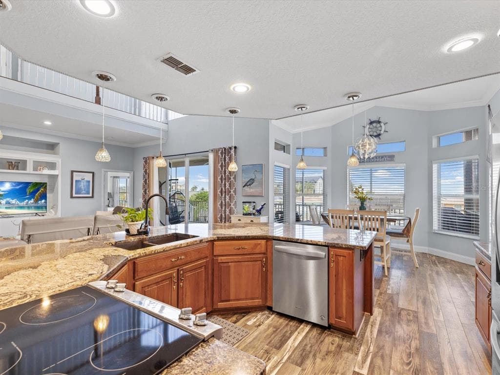 15709 CENTURY DRIVE photo 13