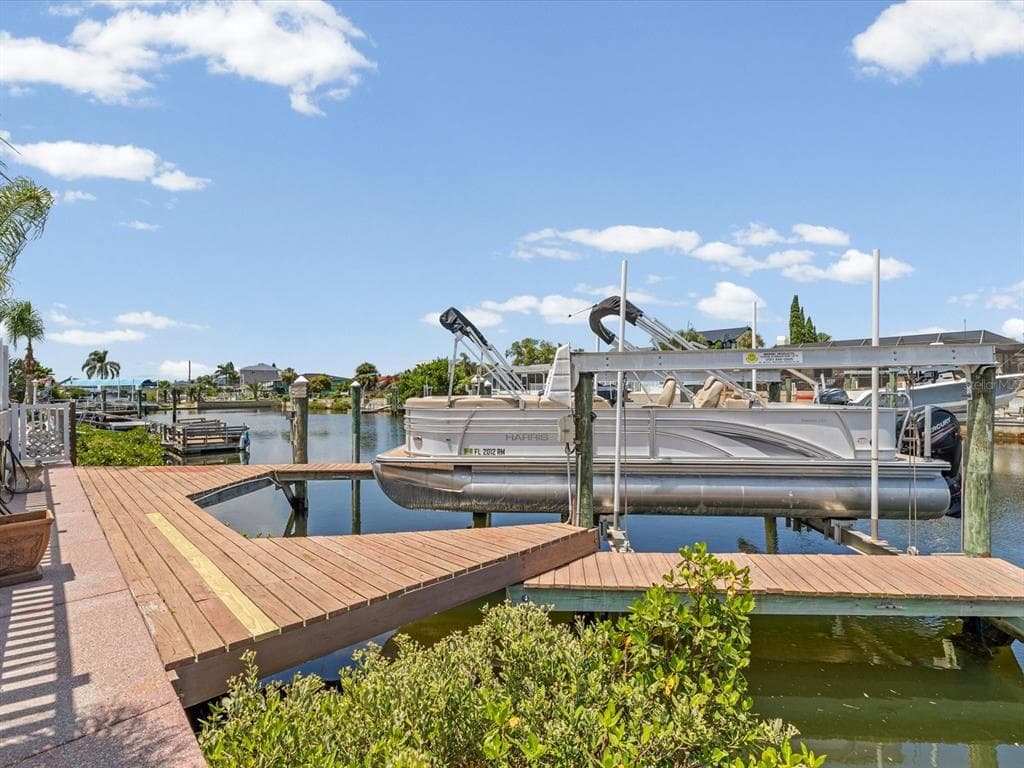 15709 CENTURY DRIVE photo 3
